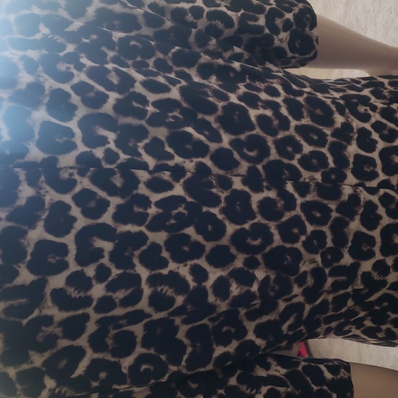 NWT M Single Los Angeles cheetah print lined midi quarter sleeve satin feel - Picture 6 of 9